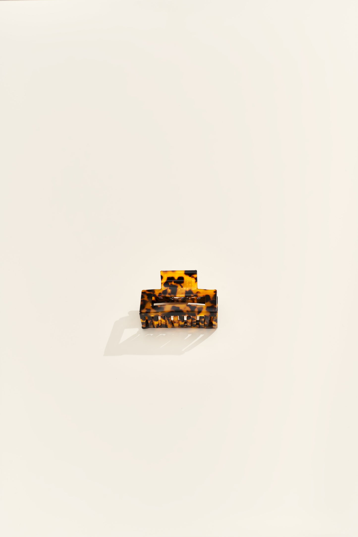 Verushka Hair Claw in Dark Tortoise