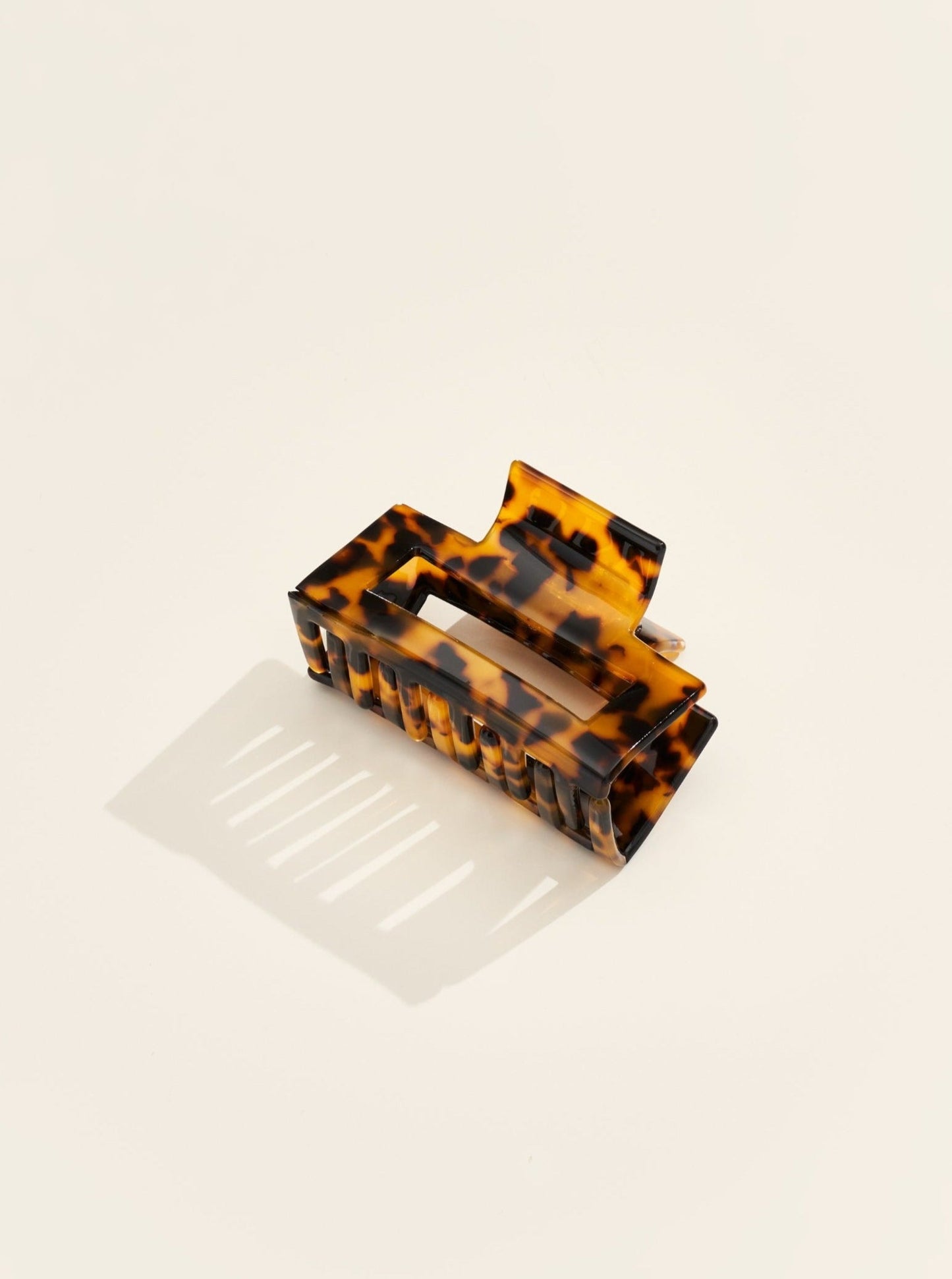 Verushka Hair Claw in Dark Tortoise