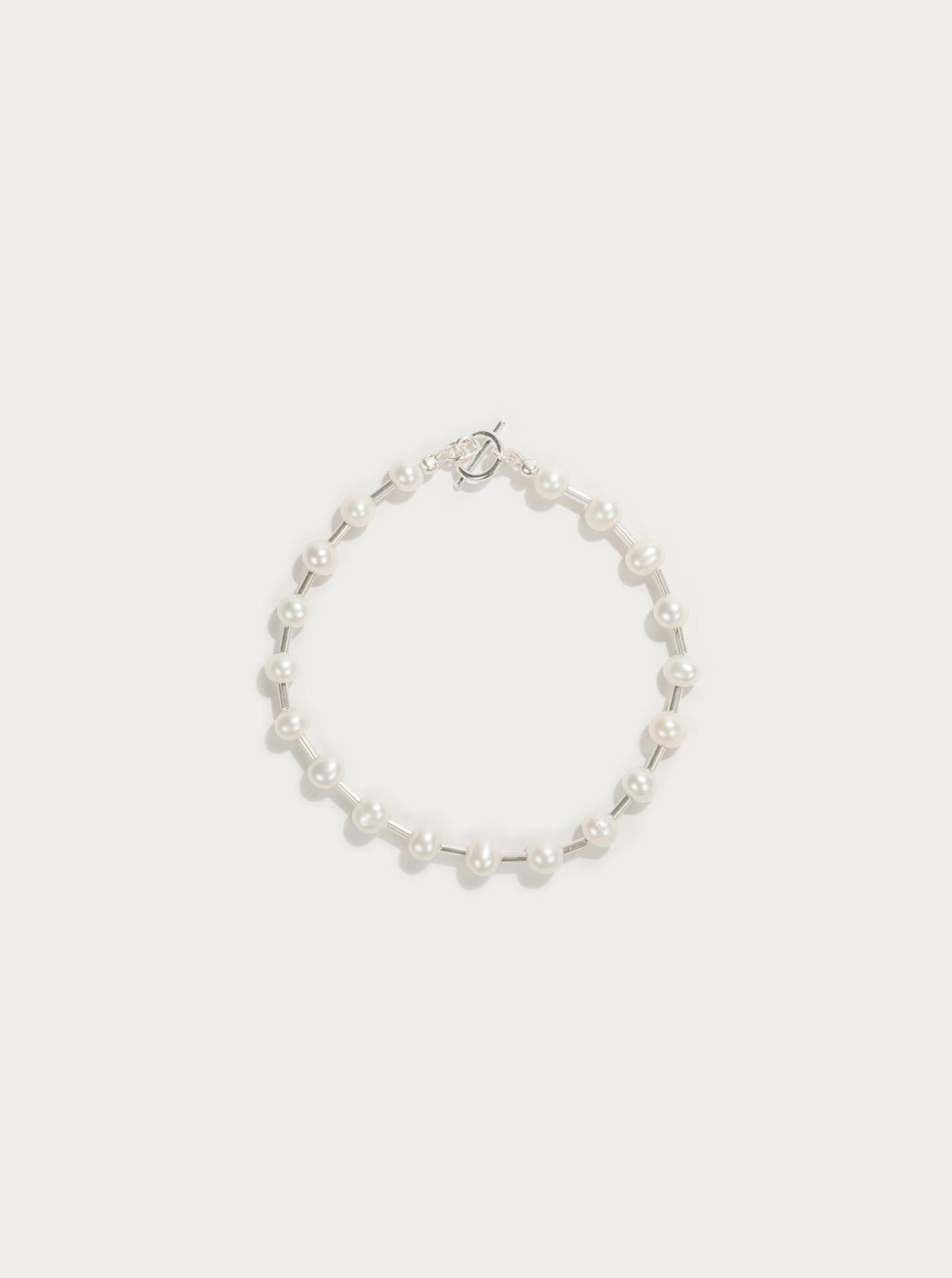 Pearl bracelet with silver tubes