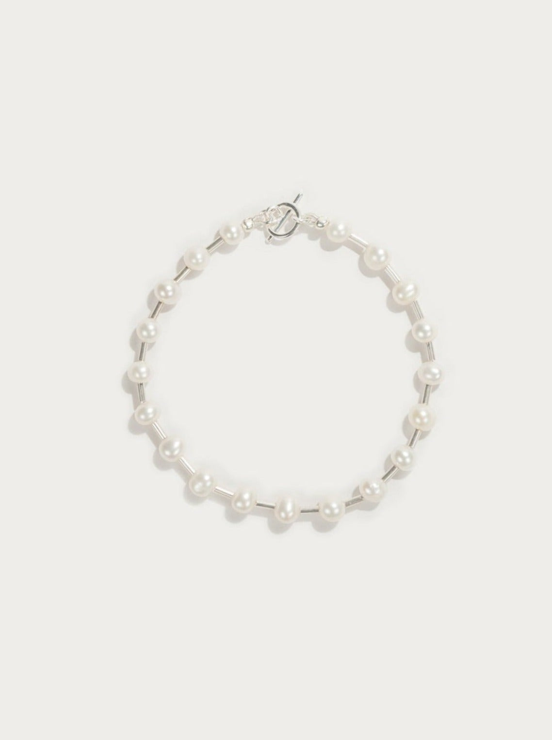 Pearl bracelet with silver tubes
