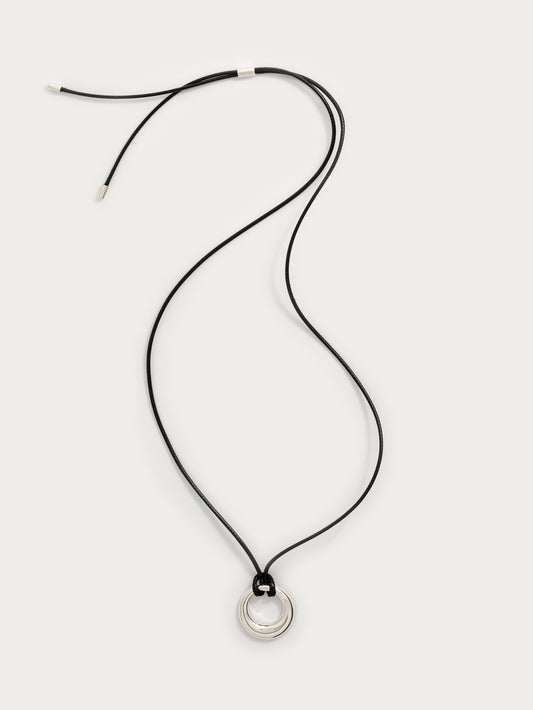 Bond round pendant