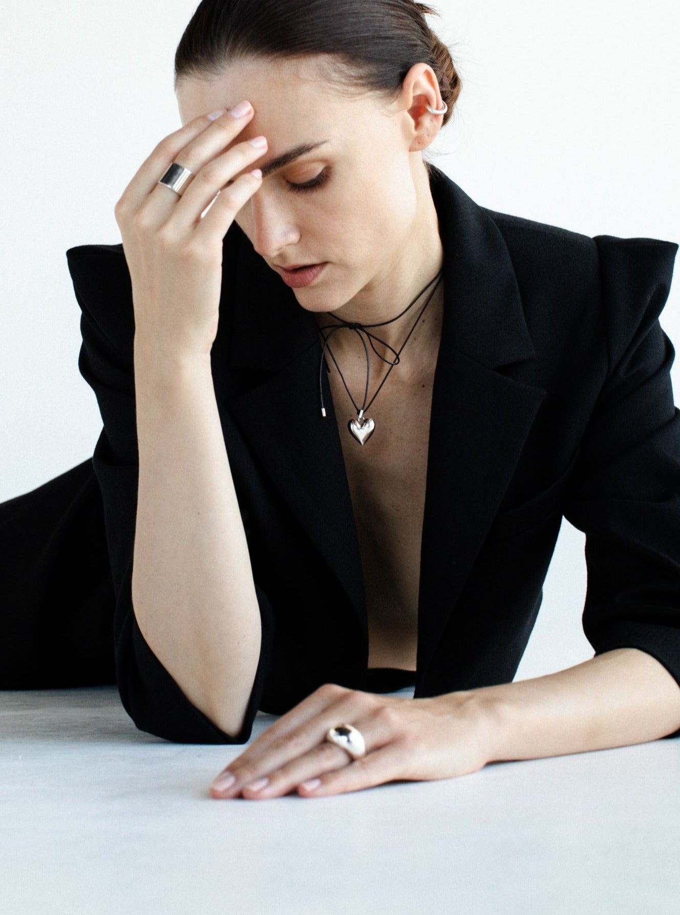 Buxom ring
