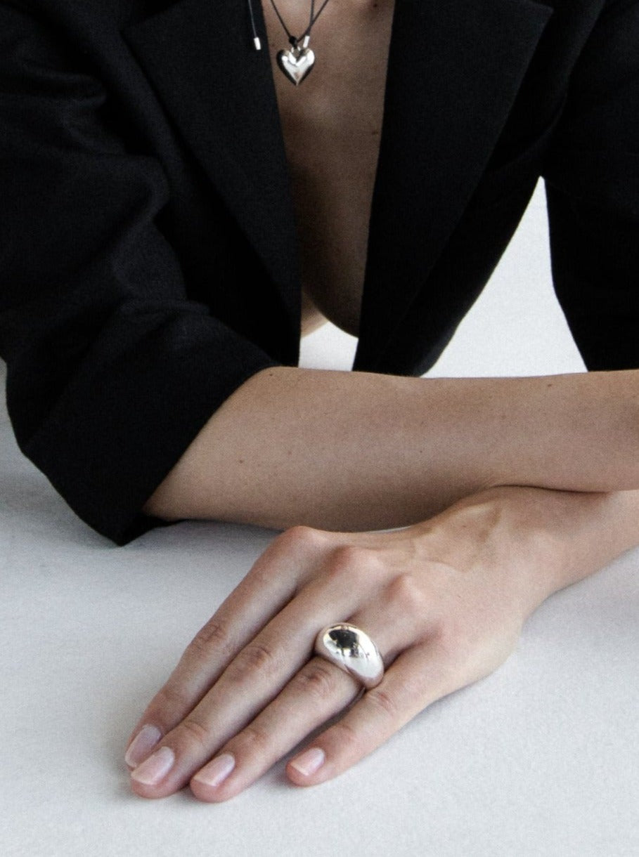 Buxom Ring