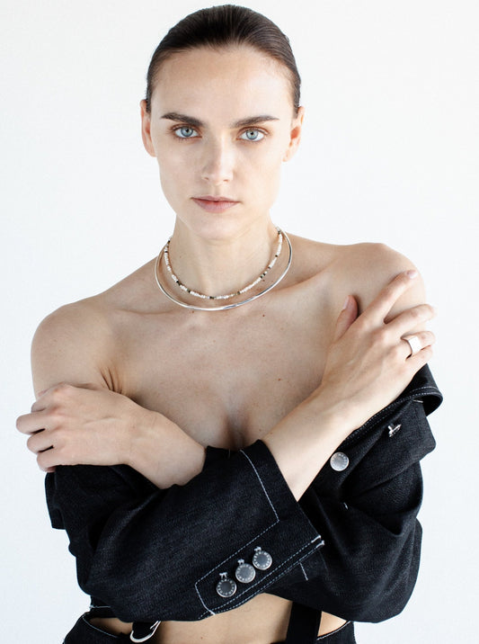 Silver solid choker. 