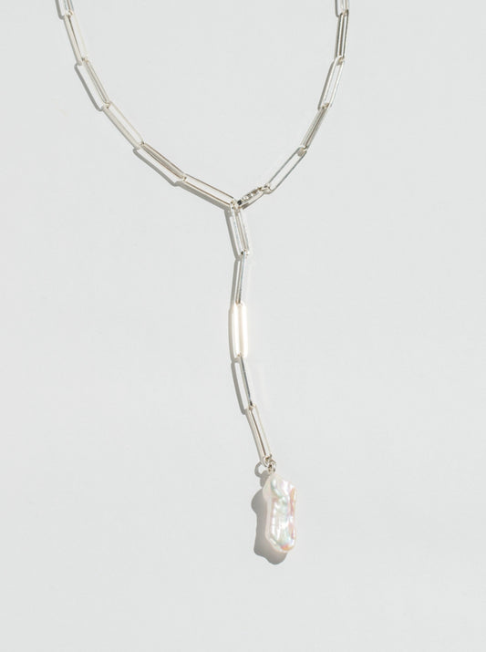 Stříbrný náhrdelník s Bewa perlou. Silver necklave with bewa pearl. 