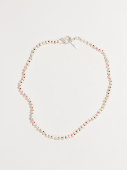 Knotted pearl necklace - Red