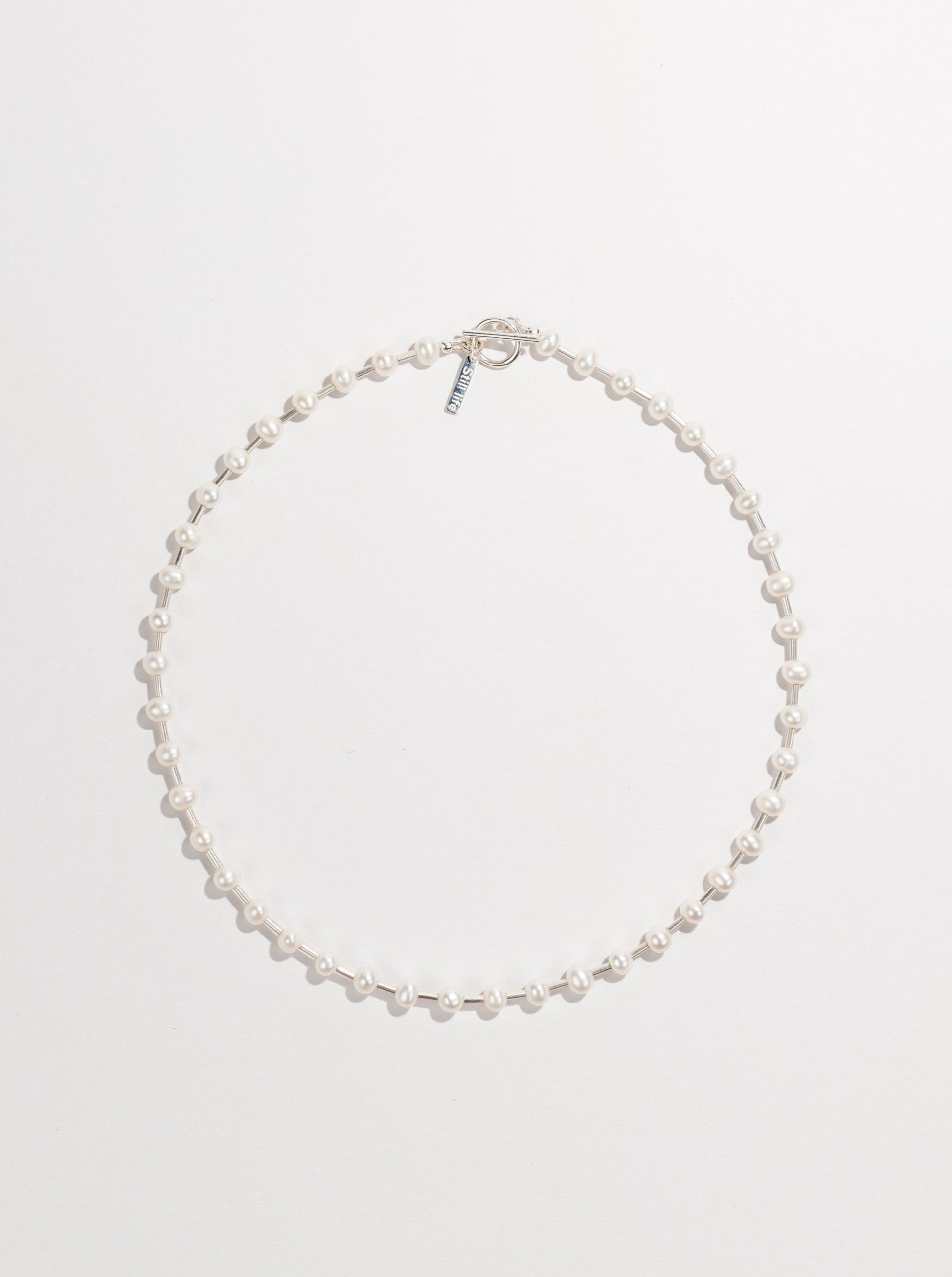 perlovy nahrdelnik se strbrnymi komponentyperlicky pearl necklace